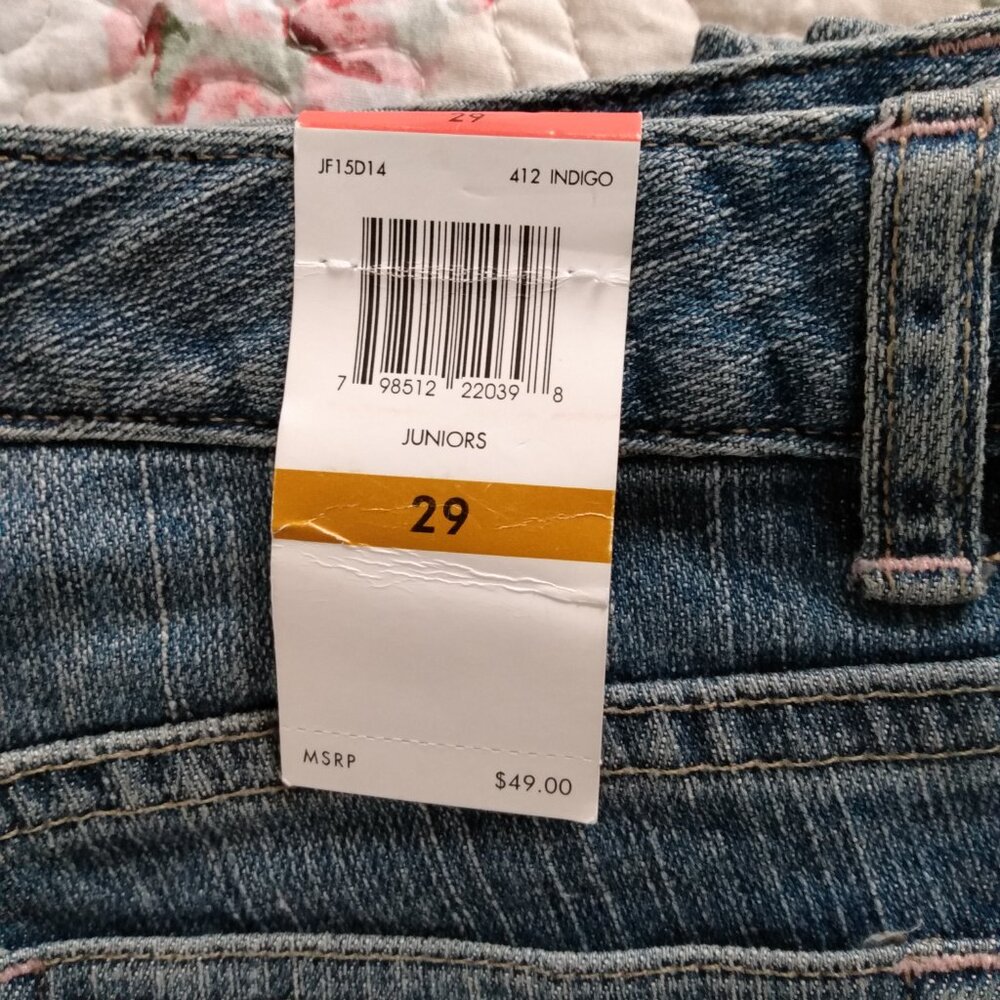 NWT, Calvin Klein capris, size 29 - Picture 6 of 7